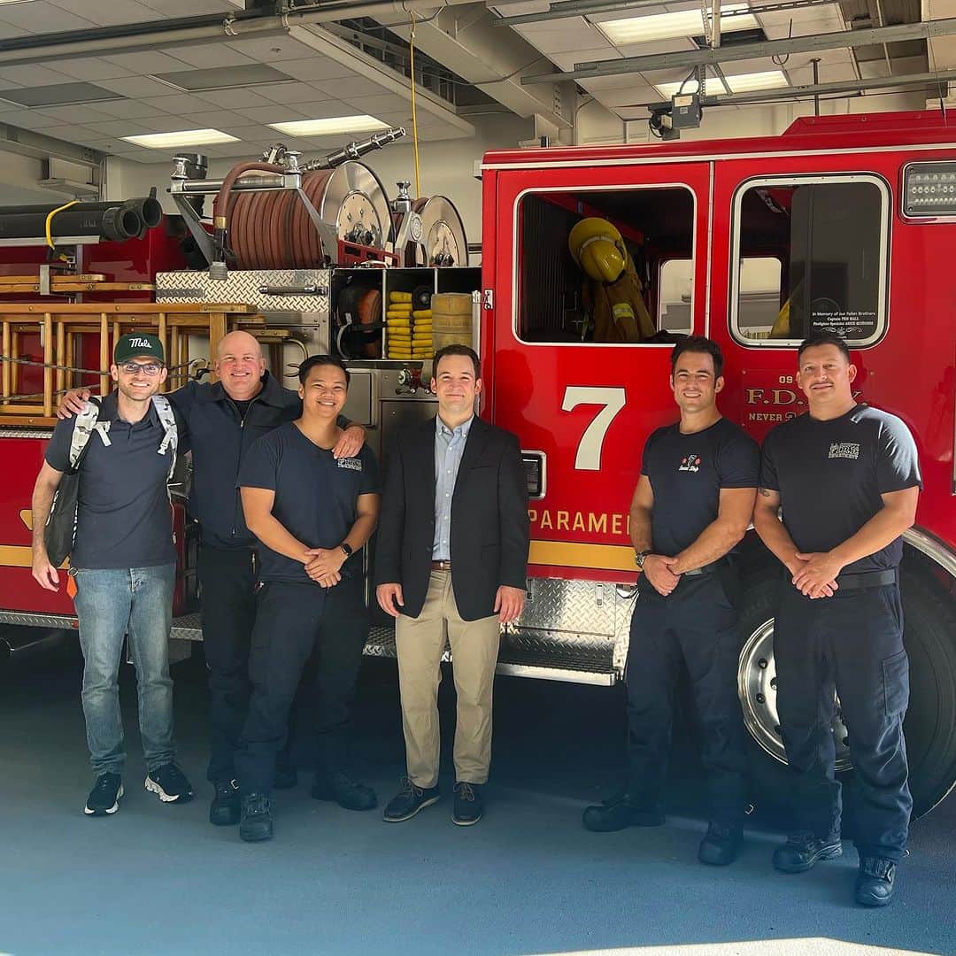 ベン・サヴェージのインスタグラム：「Meeting with members of the Los Angeles Fire Department Station 7. Thank you for your dedication to protecting our community」