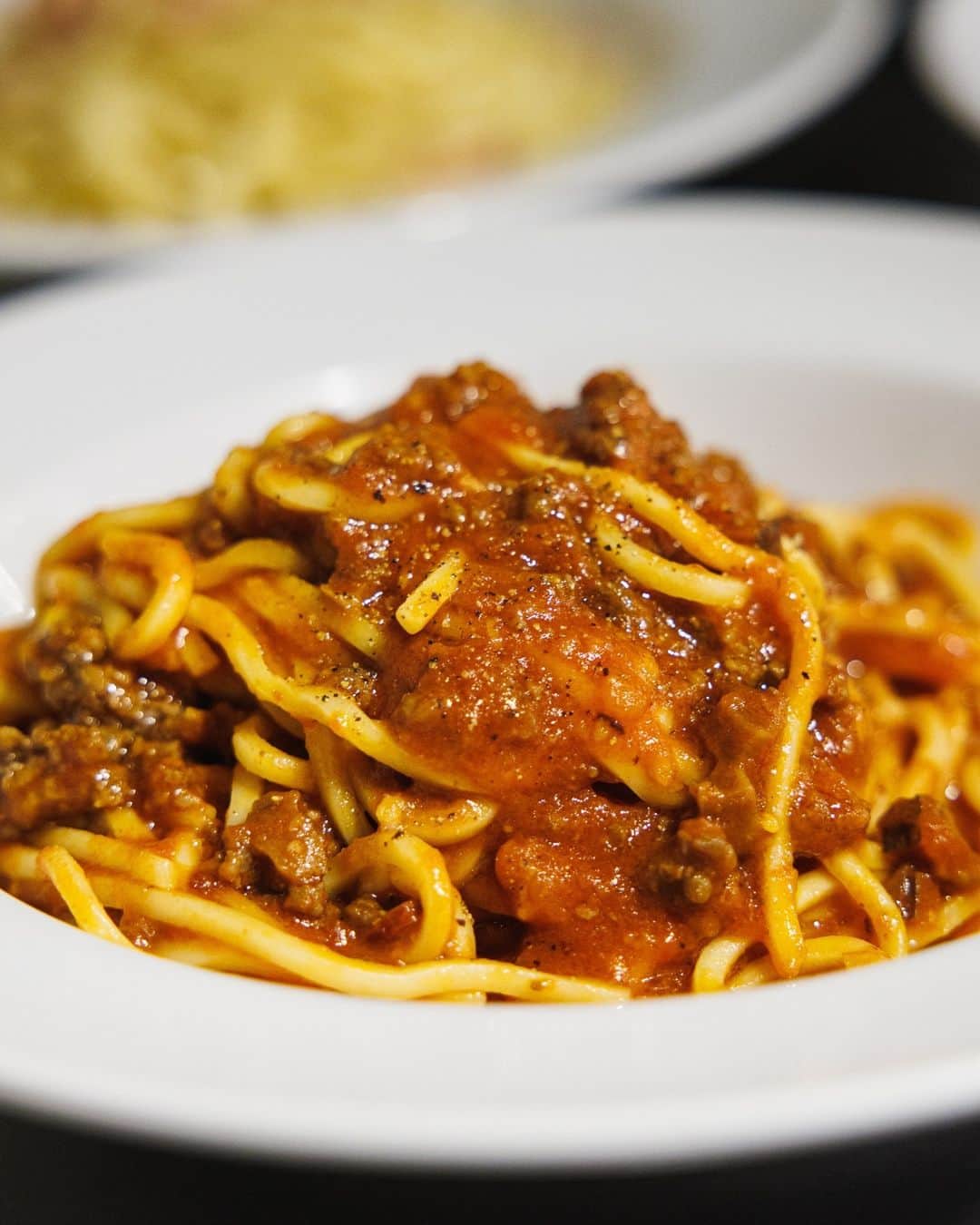 カフェ ラ・ボエムのインスタグラム：「ボロネーズパスタはお客様の中で人気あるメニューです！おすすめのトッピングは温泉卵です。是非食べて見てください 🍝⁠ Bolognese sauce pasta is one of our customer favorites.  Try It on your next visit 😋⁠」