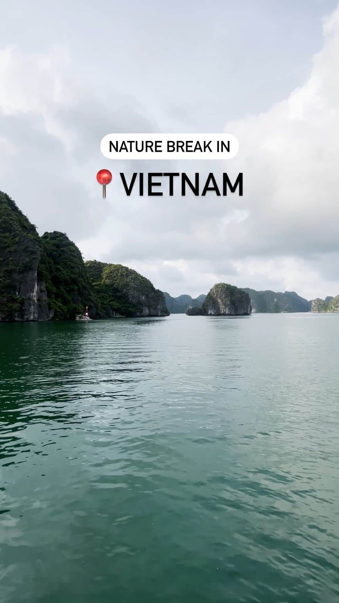 Lonely Planetのインスタグラム：「Can you spare a sec for a quick nature break in Vietnam with @samgilbergcreative? He opted for the less crowded Lan Ha Bay over Halong Bay, and don’t miss the mountains in Sa Pa – a “magical, charming place” that’s locally known as the “town of clouds” ⛅️」
