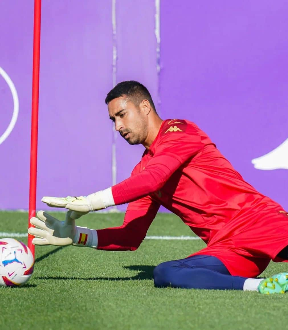 セルヒオ・アセンホ・アンドレスさんのインスタグラム写真 - (セルヒオ・アセンホ・アンドレスInstagram)「A por el objetivo ¡Siempre juntos! 🧤⚽️💜」8月10日 5時42分 - sergioasenjo1