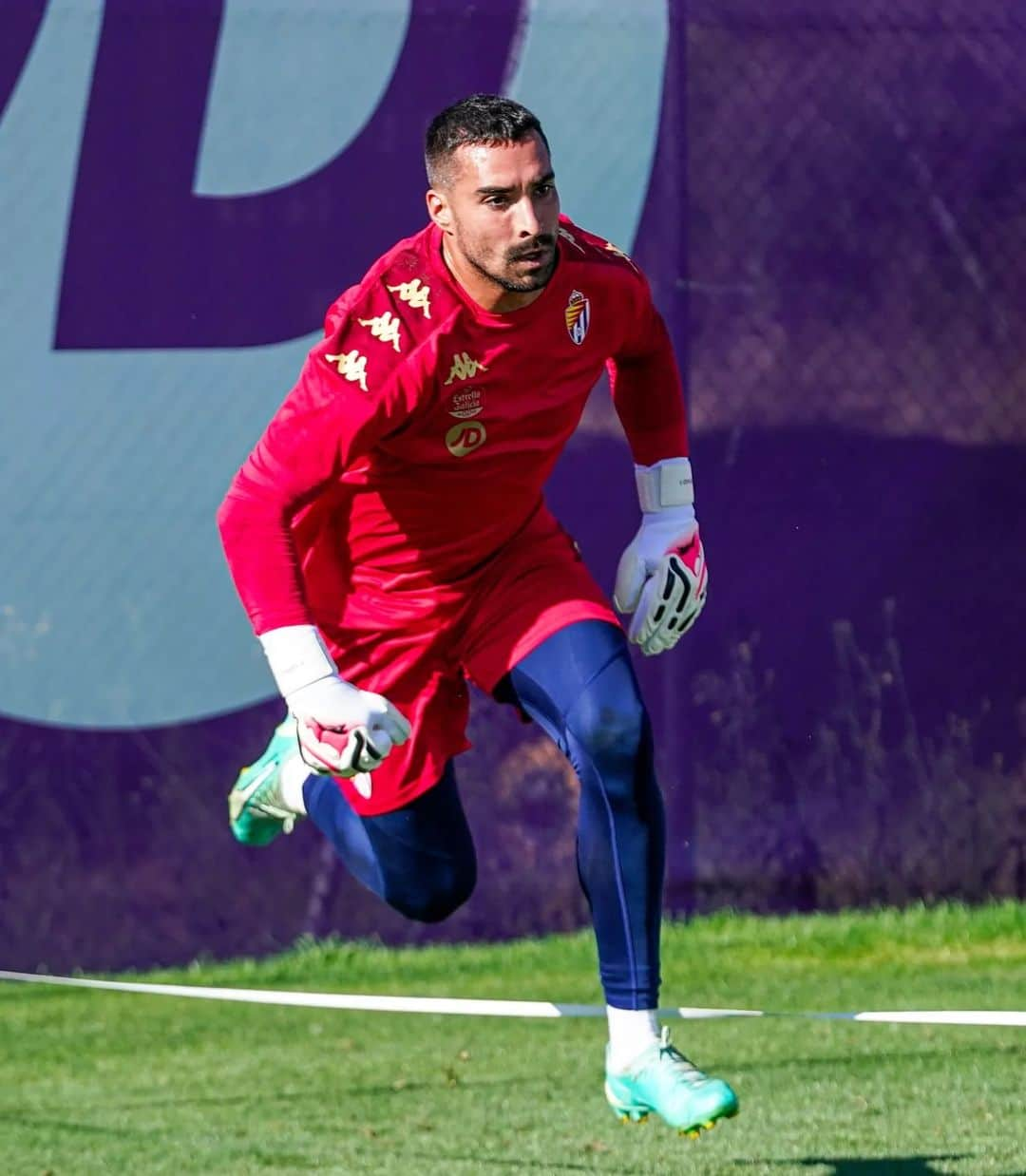 セルヒオ・アセンホ・アンドレスのインスタグラム：「A por el objetivo ¡Siempre juntos! 🧤⚽️💜」