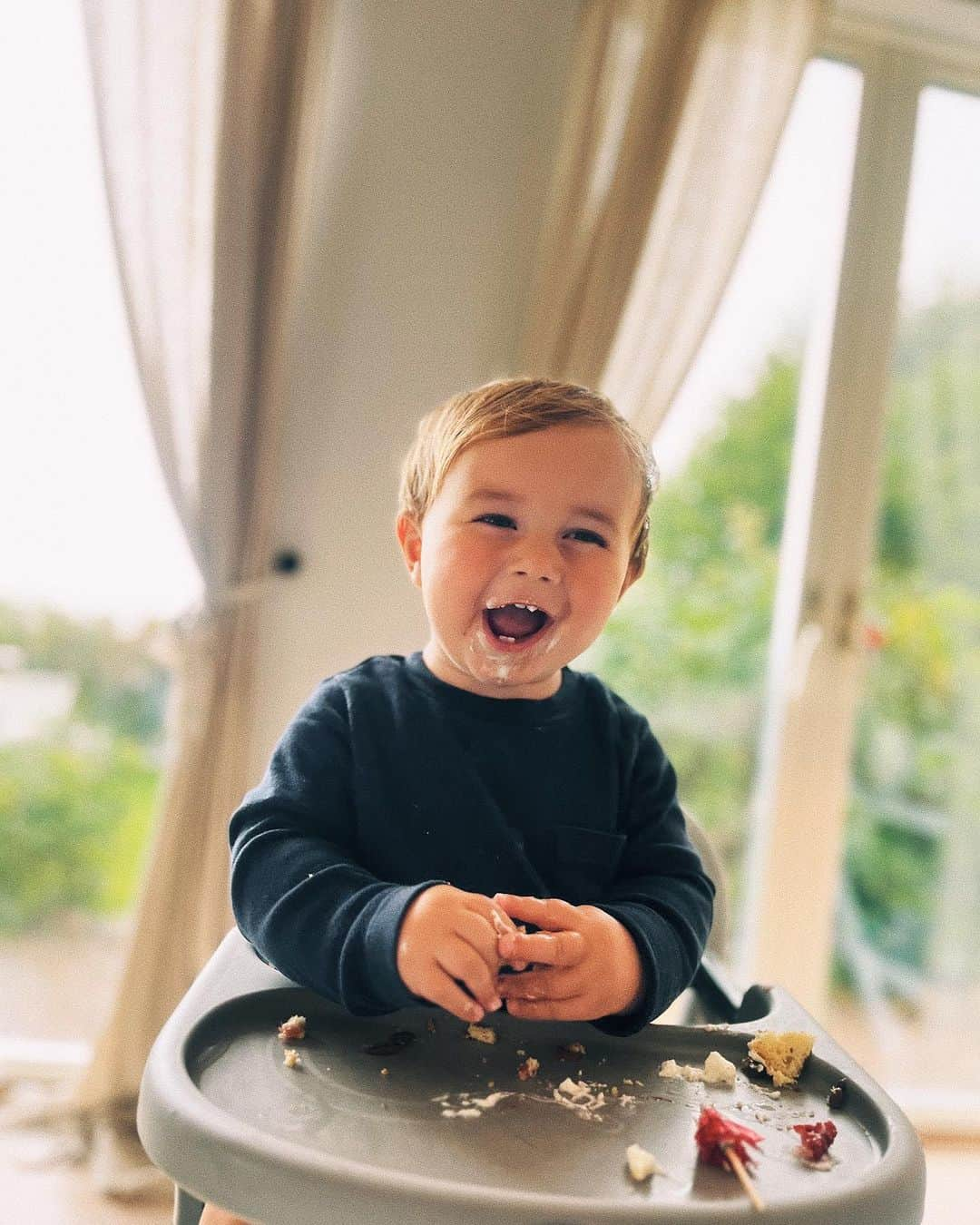 モンス・セルメルローさんのインスタグラム写真 - (モンス・セルメルローInstagram)「He’s ONE! Happy Birthday to the most amazing ray of sunshine I could’ve ever asked for. Always happy, always hungry, always going somewhere. Love you Oss Boss Lingon Moss Bang Bang」8月10日 6時14分 - manszelmerlow