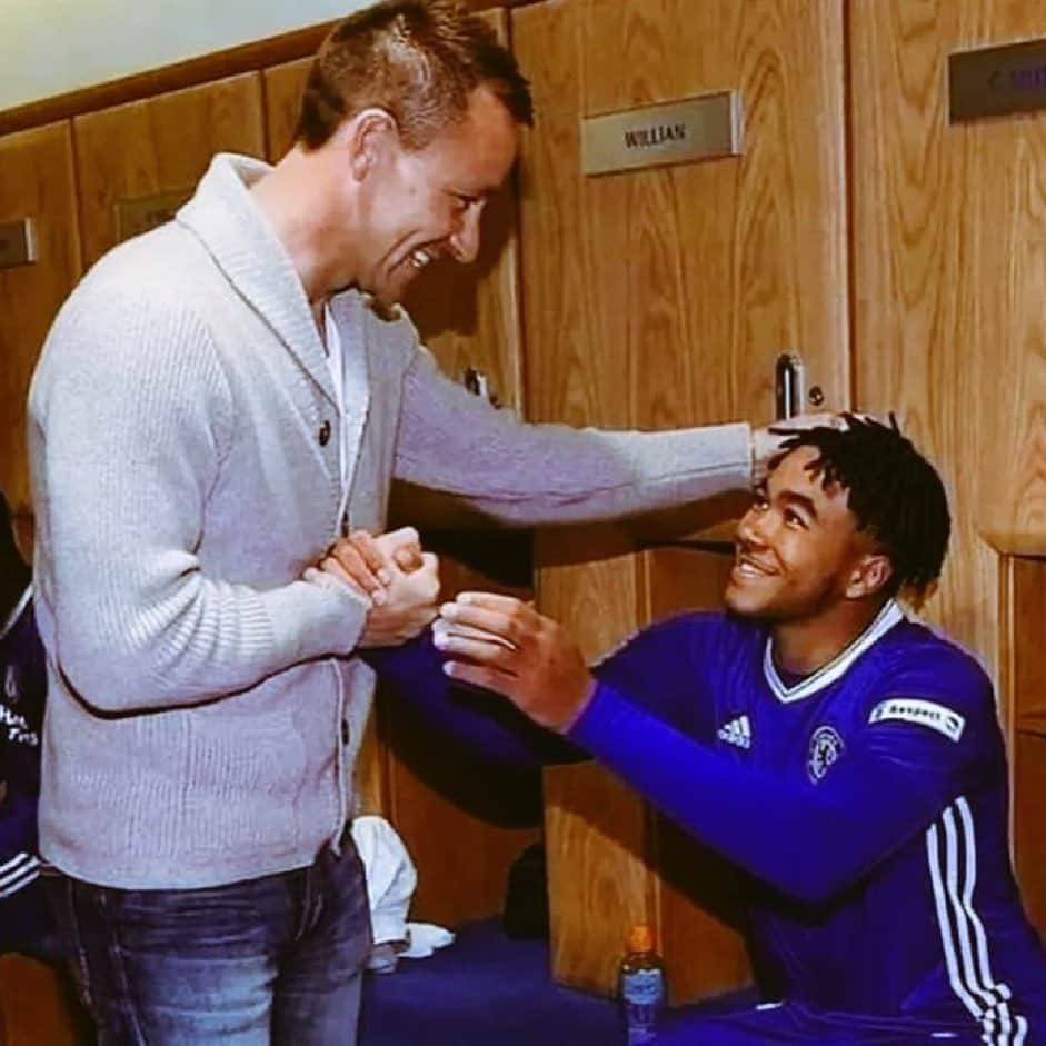 ジョン・テリーさんのインスタグラム写真 - (ジョン・テリーInstagram)「Congratulations @reecejames  💙⚽️©️ Nothing more pleasing than seeing one of our own wearing the armband @chelseafc」8月10日 6時22分 - johnterry.26