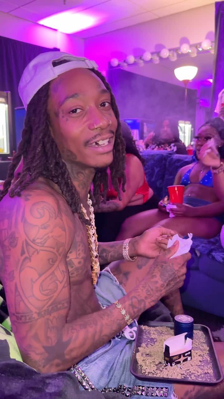 ウィズ・カリファのインスタグラム：「So much weed bein smoked in the south our civil rights leaders would be proud.   DayToday Tour Vlog. Tune in everyday.」
