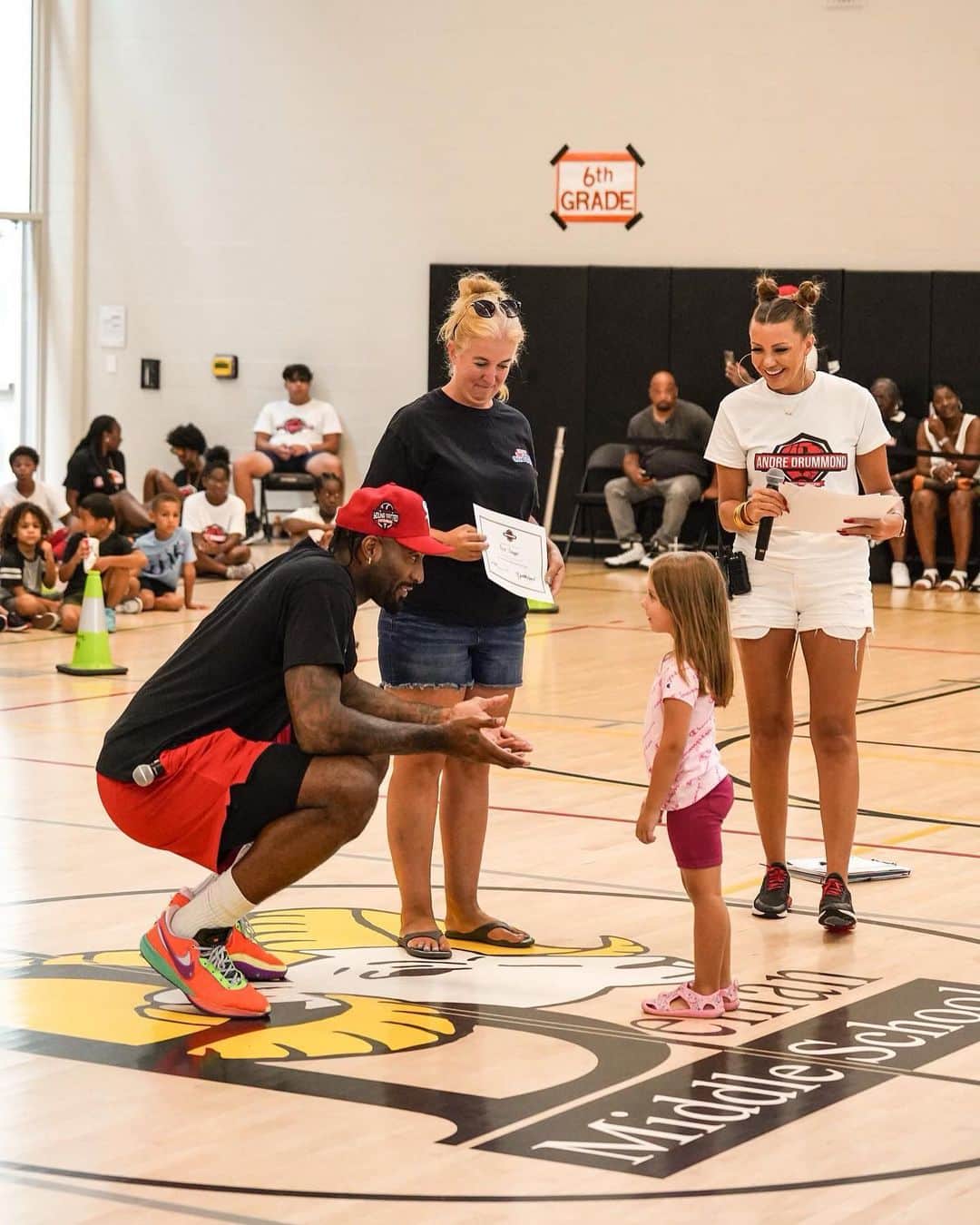 アンドレ・ドラモンドのインスタグラム：「Two lessons I want to instill in every young player out there: Dream big and never forget where you came from 🩵🙏🏾🏀 honored to have spent the past weekend with you all. Keep going! #MiddletownCT #Beman」