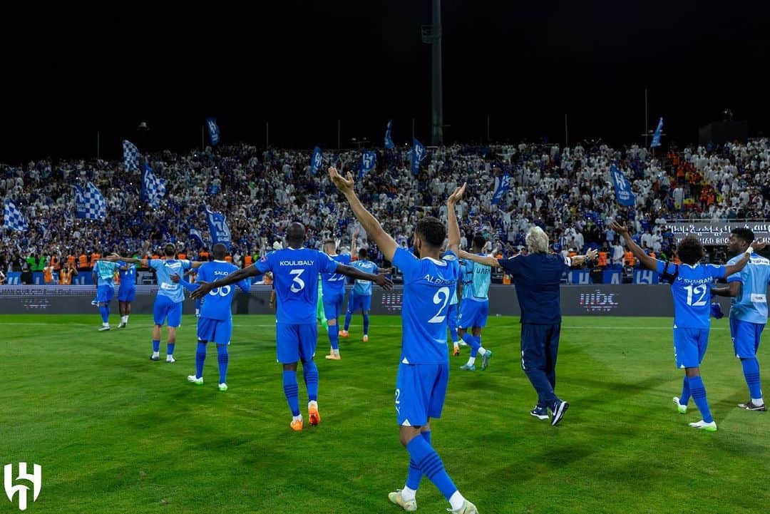 カリドゥ・クリバリさんのインスタグラム写真 - (カリドゥ・クリバリInstagram)「Until the end: we will give it all!  #AlHilal_AlShabab 3-1  #KingSalmanClubCup 💙 #KK 💪🏿」8月10日 6時37分 - kkoulibaly26