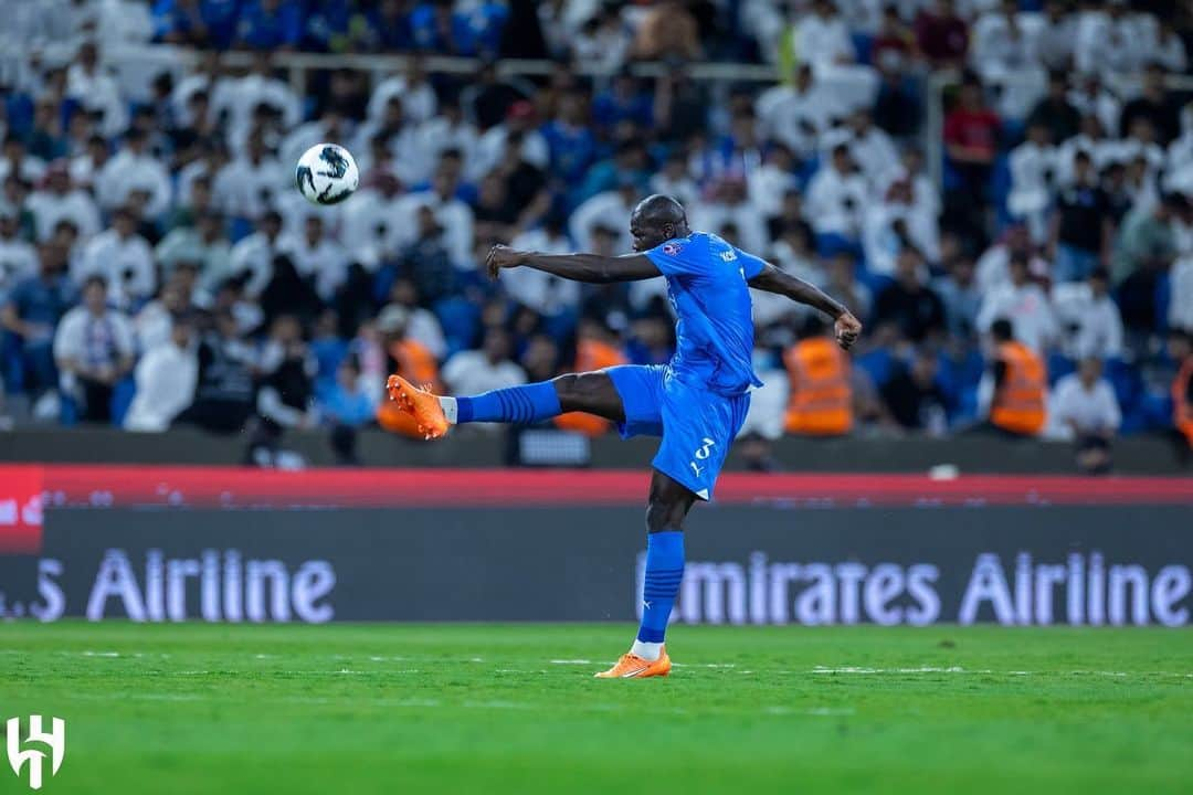 カリドゥ・クリバリさんのインスタグラム写真 - (カリドゥ・クリバリInstagram)「Until the end: we will give it all!  #AlHilal_AlShabab 3-1  #KingSalmanClubCup 💙 #KK 💪🏿」8月10日 6時37分 - kkoulibaly26