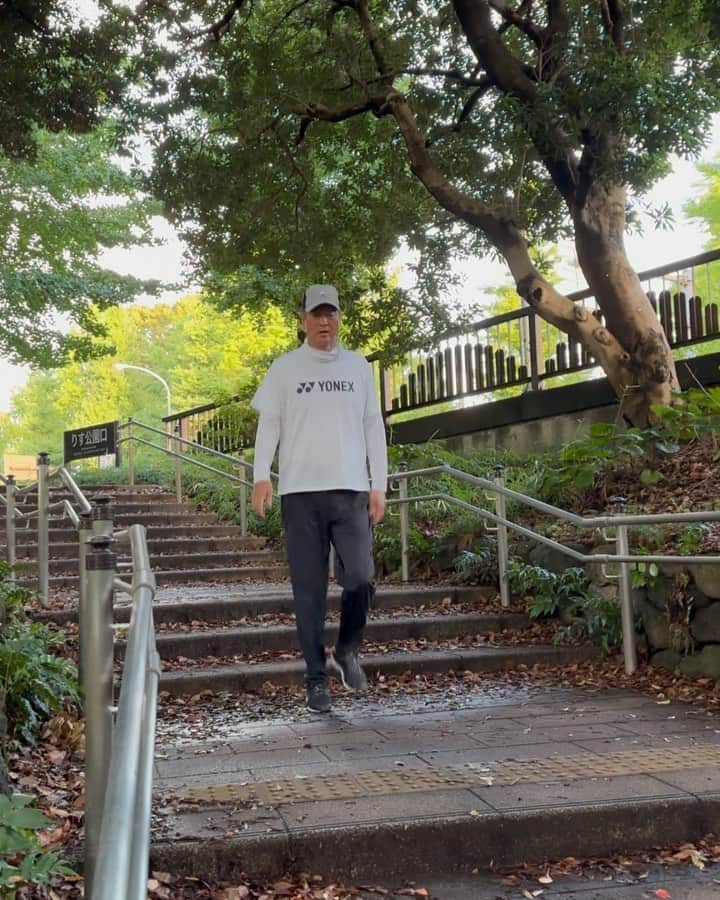 金石昭人のインスタグラム：「カネやん散歩🚶  朝の挨拶は何度でも😄👍  早起きは三文の徳 ちゃう 早起きは一日が長い😂  どや  #カネやん散歩 #挨拶は何度でも #早起き #一日の始まり  #元気 #どや」