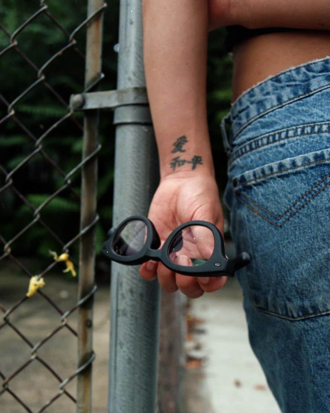 JINSのインスタグラム：「The all new Classic Airframe Bold collection. Three statement frames in three colorways: Matte Black, Black, and Tortoise.」