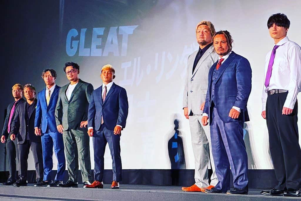 のインスタグラム：「拵えたスーツが大きな記者会見で間に合った。気持ちが違ったし、仕立ててくれた業者さんにも、この画像を送ったら試合まで見てくださり、ファンになったと言ってくれた。ここからの今成は勝負所で着れるものを自分のお金で作れたのは大きい。」