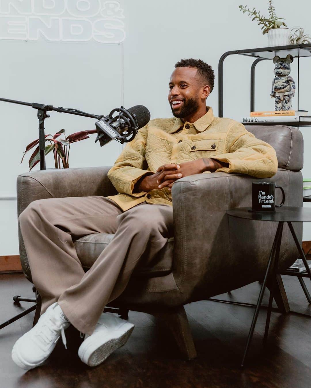 ケリーン・アコスタさんのインスタグラム写真 - (ケリーン・アコスタInstagram)「THE CHAMP IS HERE 🏆 Kickin’ it with MLS Cup Champion, @kellynacosta! The @lafc midfielder joins us on the M&F couch to talk about his football journey, competing in his first World Cup with the @usmnt — and the importance of humanizing athletes. ⚽️🇺🇸   Watch and listen to M&F season 3, episode 18 presented by @verizon (link in bio)!🎙️📺」8月10日 12時57分 - kellynacosta