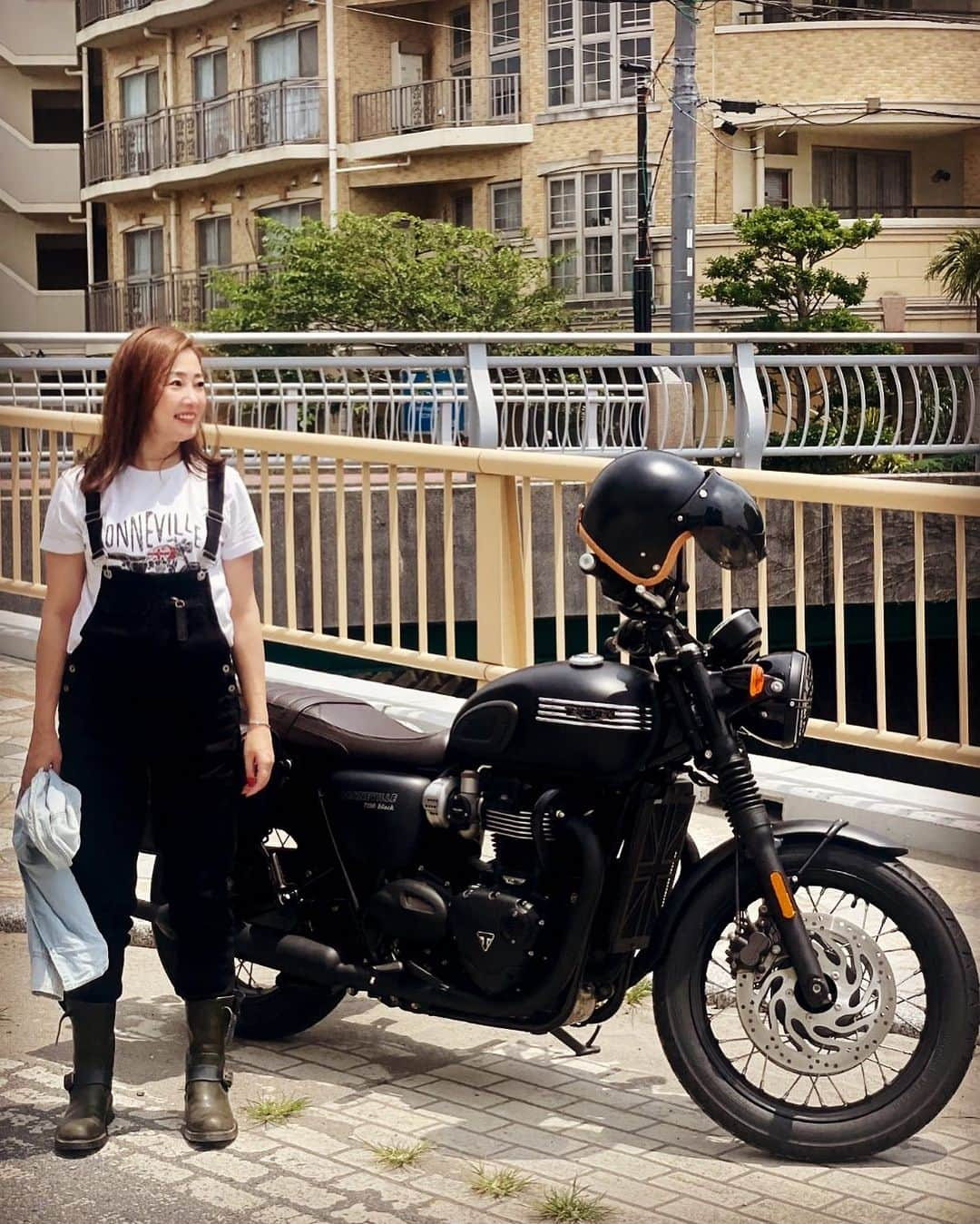 吉永愛さんのインスタグラム写真 - (吉永愛Instagram)「おはよう☀ #愛loveバイク🏍  #海沿いライダー  #バイクステッカー  #トライアンフ  #夫婦ライダー  #バイク  #バイク女子 #女性ライダーと繋がりたい  #バイク好きな人と繋がりたい  #オト女  #アラフィフ」8月10日 7時33分 - a.i.yy