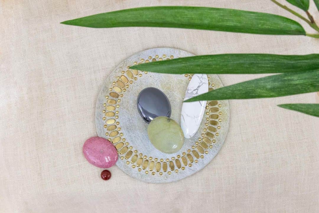 のインスタグラム：「Each stone holds a story✨   DISCOVER our Semi-Precious Stones sandals & bracelets collections a touch of earthy style.   #semipreciousstones #naturalbeauty #stonemagic #earthtreasures #stonelovers #stoneaesthetics #naturalinspired」