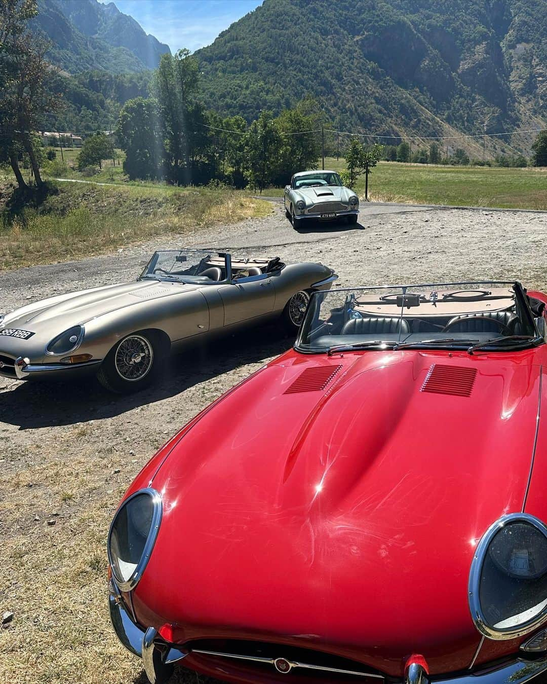 ヨハネス・ヒューブルさんのインスタグラム写真 - (ヨハネス・ヒューブルInstagram)「Road Rats Part 1 - 💥  @guyberryman  St Paul de Vence > Italy   Dream route over the mountains with Jag E-Type and DB4」8月10日 8時05分 - johanneshuebl