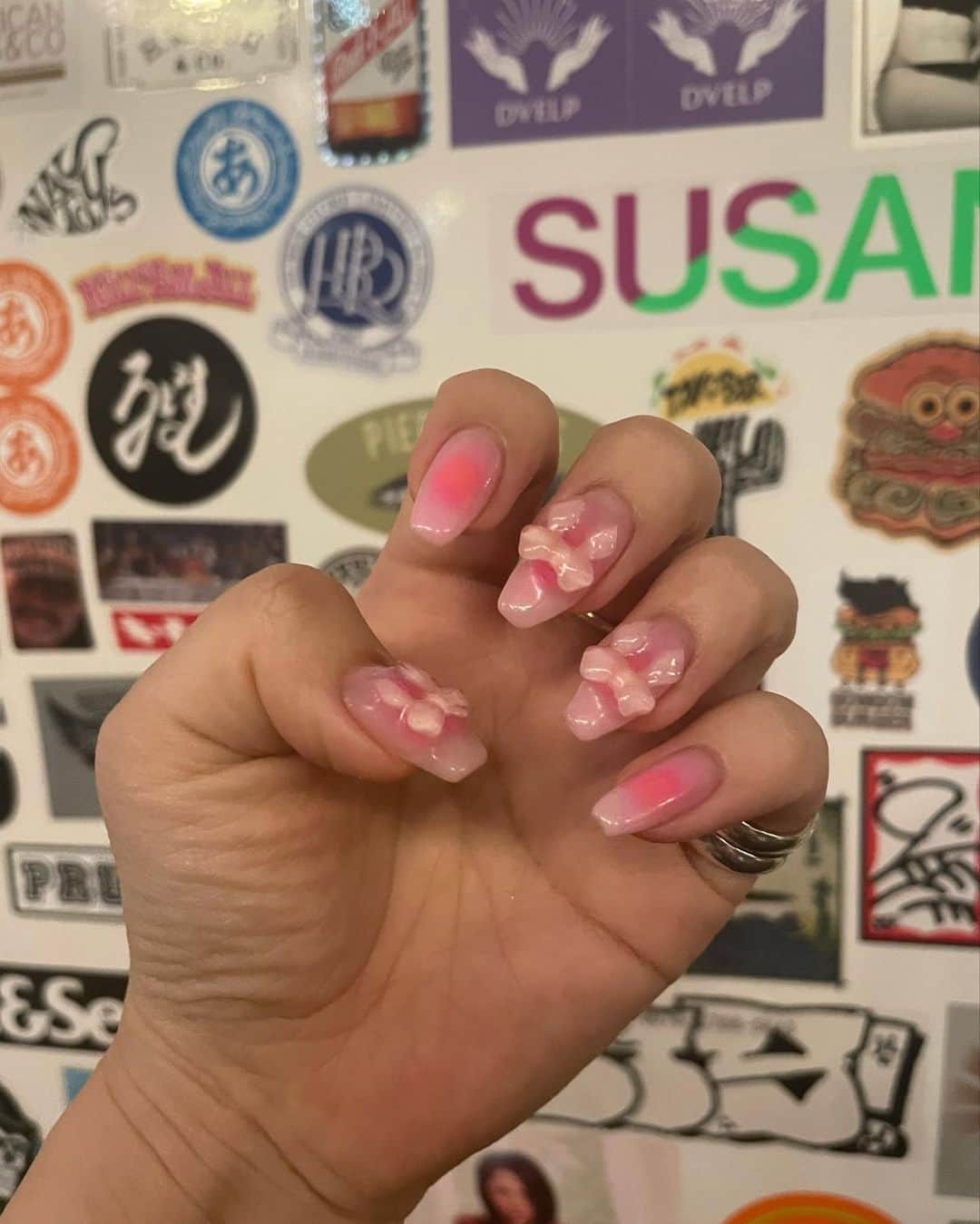 Naomiさんのインスタグラム写真 - (NaomiInstagram)「シャンプーしづらかったネイル🧴🎀  #nails#ribbon#チークネイル#リボンネイル#蒙古タンメン中本#指でぶ」8月10日 8時26分 - naomi1008