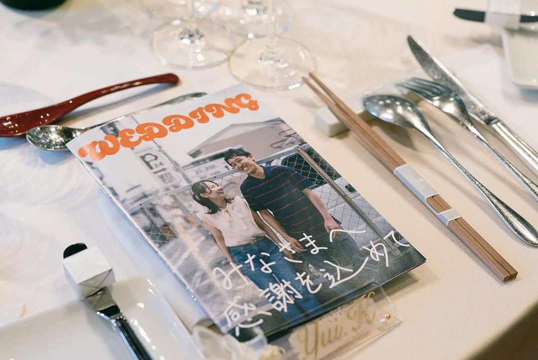 THE SODOH WEDDING OFFICIALさんのインスタグラム写真 - (THE SODOH WEDDING OFFICIALInstagram)「. 大切な人たちを想って 作成するおふたりのアイテム  おふたりらしく彩った時間は ゲストにとっても思い出の時間になります  Photo by @kyoto_laviephotography  .  >>@sodoh_wedding   #sodoh花嫁#thesodohhigashiyamakyoto  #ザソウドウ東山京都#ソウドウ#sodoh#weddingdress #結婚式 #thetreatdressing#プレ花嫁#卒花嫁#結婚準備#式場探し#関西花嫁#京都花嫁#入籍#プロポーズ#前撮り#ウェディングドレス#ウェディングヘアメイク　#トリートドレッシング#ウェルカムスペース#和装　#ウェルカムスペース #ウェルカムグッズ #プロフィールブック」8月10日 8時28分 - sodoh_wedding