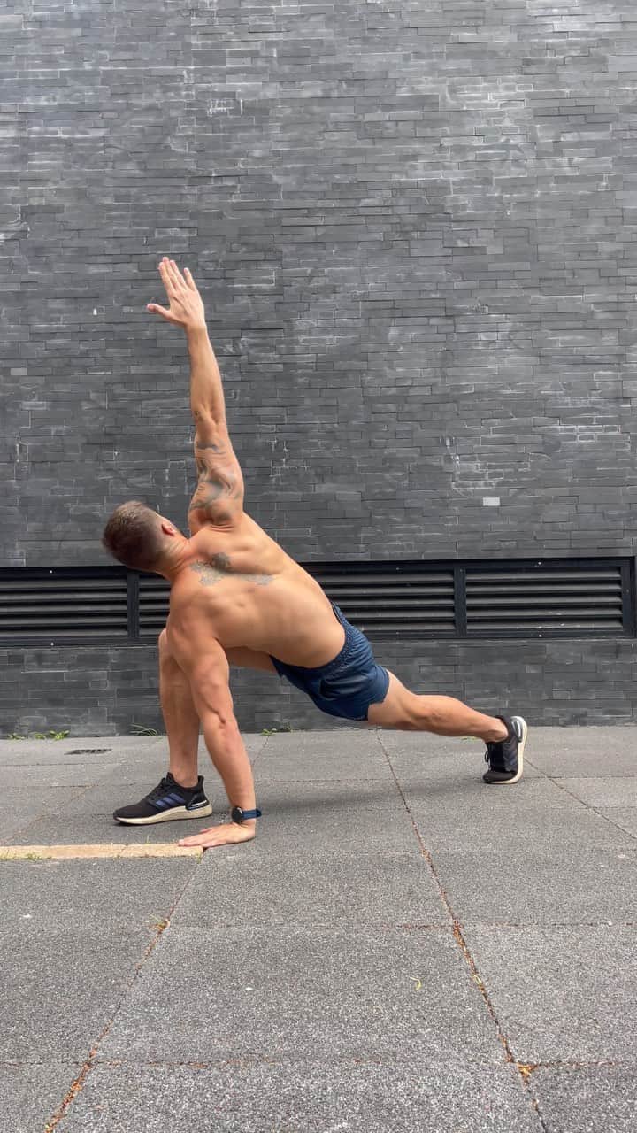 Jonas Sulzbachのインスタグラム：「Nada como um bom alongamento né? 🙆‍♂️  #healthy #fitness」