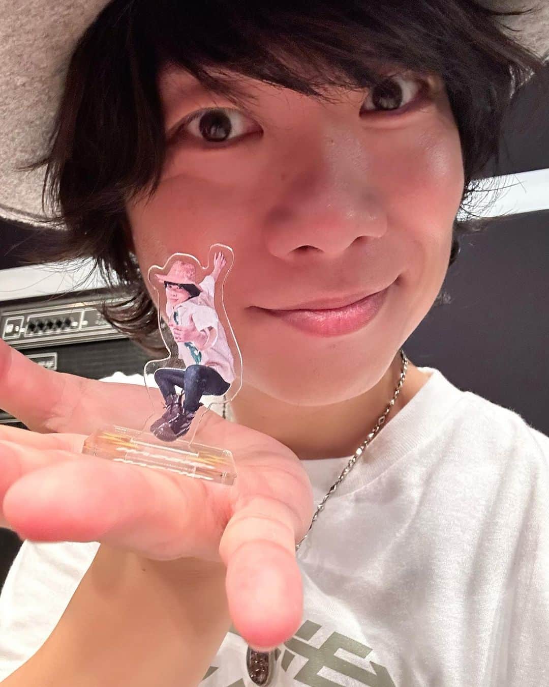 ハジ→さんのインスタグラム写真 - (ハジ→Instagram)「おはよっ！！！！！！！！！ 元気パワードーン！！！！！！🫵😎きょーもいってらっしゃい⤴︎ #新グッズ #アクスタ #どこでもハジー  笑顔っ笑顔⤴︎笑顔だぞ⤴︎⤴︎😆😆😆 #超Rebornツアー #大阪 #まであと3日 #8月13日 #ツアー初日 #来てね #全公演楽しみっ #福岡名古屋もすぐだぞ🥰  🔥超ReBORNツアー日程🔥  🎤8.13(日) 大阪 / 梅田 BananaHall 16:30 / 17:00  🎤9.3(日) 名古屋 / 名古屋CLUB QUATTRO 16:30 / 17:00  🎤9.9(土) 福岡 / 福岡 DRUM LOGOS 17:30 / 18:00  🎤10.7(土) 北海道 / 札幌plant 17:30 / 18:00  🎤10.9(月祝) 宮城 / 仙台darwin 16:30 / 17:00  🎤11.18(土) FINAL 東京 / 新宿ReNY 16:30 / 17:00」8月10日 8時42分 - hazzie840