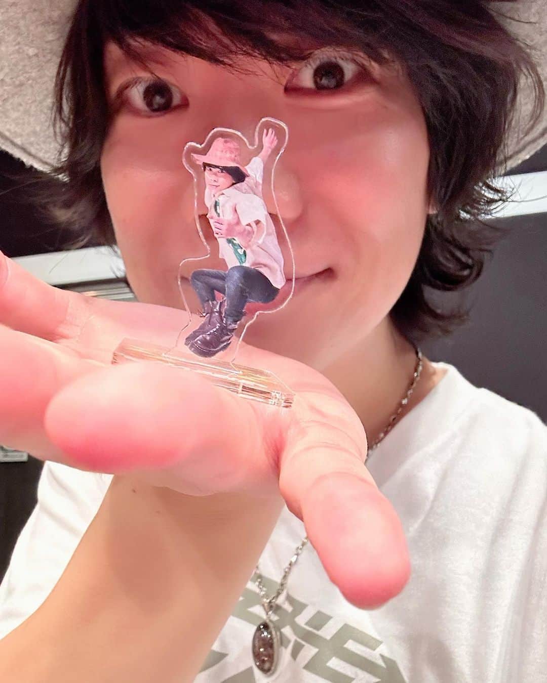 ハジ→さんのインスタグラム写真 - (ハジ→Instagram)「おはよっ！！！！！！！！！ 元気パワードーン！！！！！！🫵😎きょーもいってらっしゃい⤴︎ #新グッズ #アクスタ #どこでもハジー  笑顔っ笑顔⤴︎笑顔だぞ⤴︎⤴︎😆😆😆 #超Rebornツアー #大阪 #まであと3日 #8月13日 #ツアー初日 #来てね #全公演楽しみっ #福岡名古屋もすぐだぞ🥰  🔥超ReBORNツアー日程🔥  🎤8.13(日) 大阪 / 梅田 BananaHall 16:30 / 17:00  🎤9.3(日) 名古屋 / 名古屋CLUB QUATTRO 16:30 / 17:00  🎤9.9(土) 福岡 / 福岡 DRUM LOGOS 17:30 / 18:00  🎤10.7(土) 北海道 / 札幌plant 17:30 / 18:00  🎤10.9(月祝) 宮城 / 仙台darwin 16:30 / 17:00  🎤11.18(土) FINAL 東京 / 新宿ReNY 16:30 / 17:00」8月10日 8時42分 - hazzie840