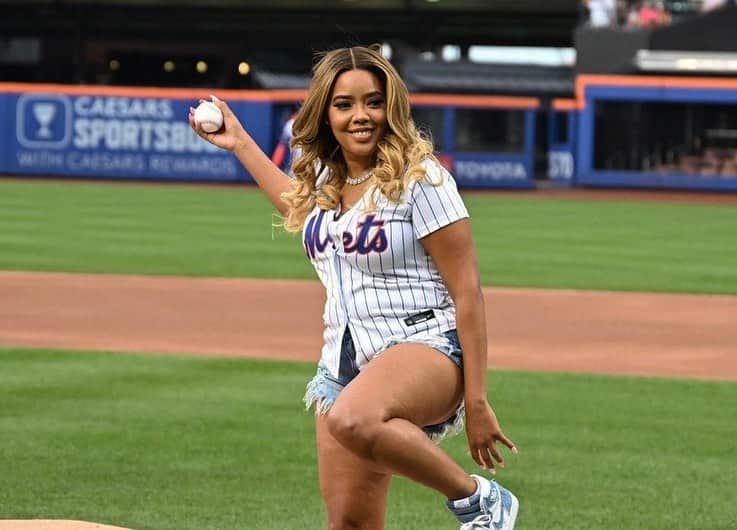 Angela Simmonsのインスタグラム：「@mets ⚾️ Thanks for having @eatangelascakes today !! 🎂」