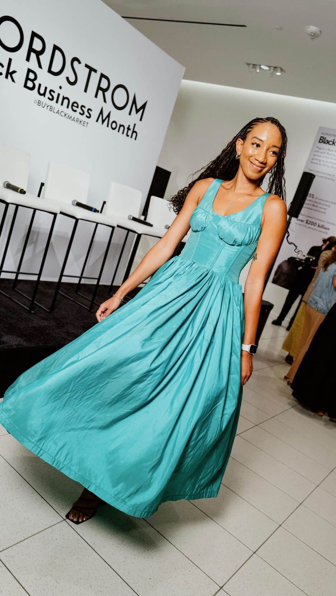 Nordstromのインスタグラム：「Spotted 👀 these 🔥 looks from tonight’s Black Business Month kick off party.  Tonight we joined partners from Harlem’s Fashion Row, The Folklore Group, and the Founders from 54 Thrones and ASHYA for a night of community and conversation. A big thank you to everyone who came out tonight to celebrate.  Together we’re creating a spotlight for Black-Owned Businesses and our collective work to create a more equitable retail and fashion industry. Scroll through our stories for more and stay tuned as we highlight Black-Owned brands this month and beyond. #NordstromNYC #BalckBusinessMonth #BuyBlack #FifteenPercentPledge」