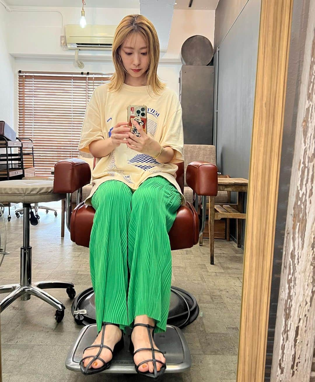 YU-U（工藤由布）のインスタグラム：「バッサリ切ったの✂︎ アレンジしたらわからないから 昨日の切った後のを〜🤍 ストーリーズに載せたらメッセージめちゃくちゃ来て嬉しいよぉ☺️✨ なのでcut記念にここにも載せる🌀 ・・・ #u__clothes ##miette_jp #miette #ミエット #ロブに切ったのだ」