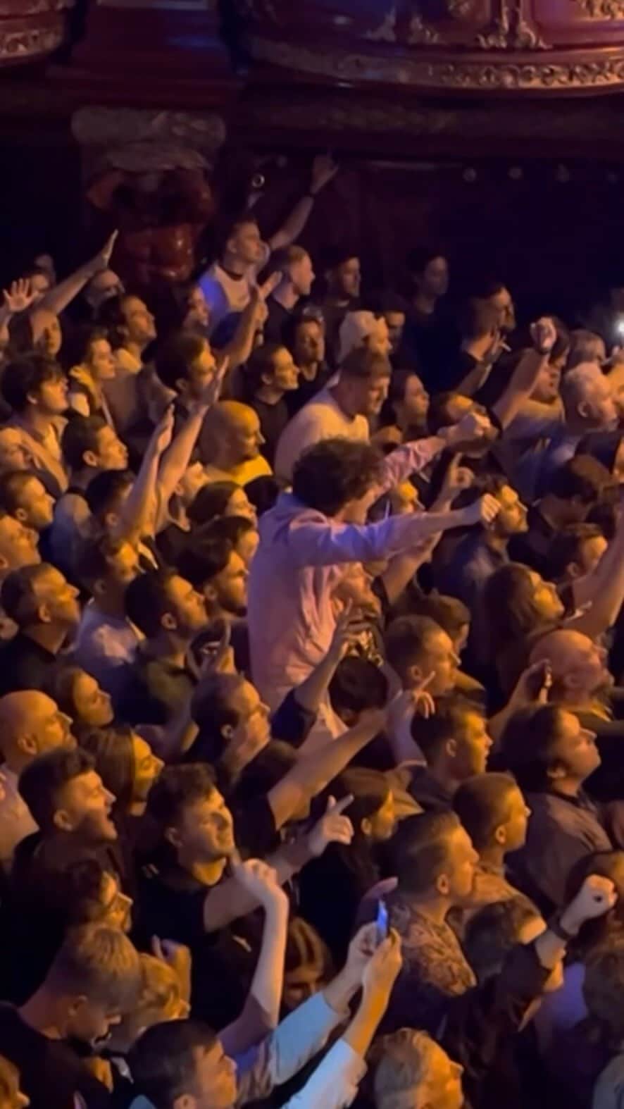 Shing02のインスタグラム：「at @liamgallagher concert every time somebody came down from the shoulders the two would exchange a heartfelt hug. It's as if the guy underneath, and subsequently the people around them, let the lad on top have the song to himself like being on stage. It was such a great night, thanks @kokocamden @darienprovenza」