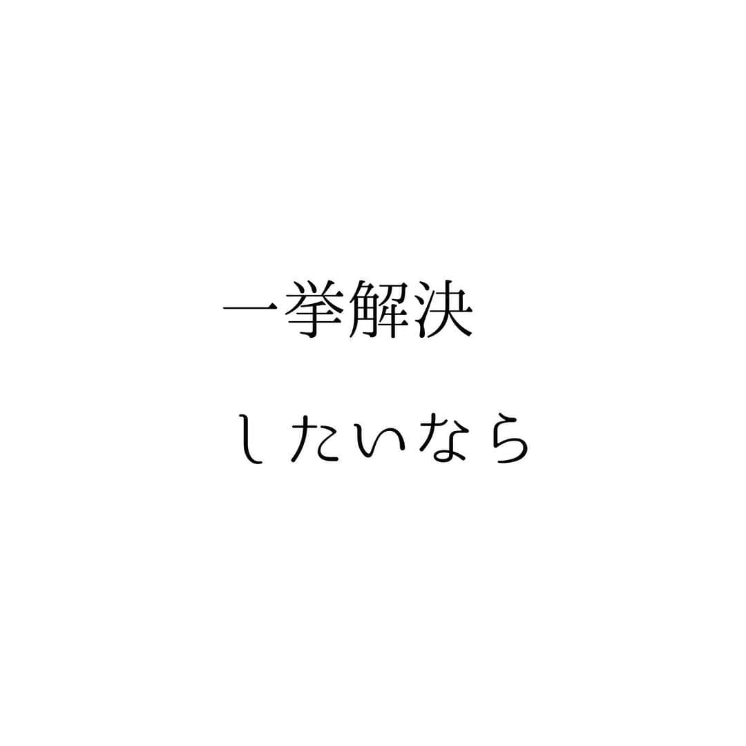 堀ママさんのインスタグラム写真 - (堀ママInstagram)「夏バテは放置すると しんどくなるから 早めに撃退しましょ  スパイスカレーばっか食べればいいってもんじゃないから 食べ過ぎたりしないようにね あと 刺激がちょっと… という時はスパイスは控えめにしてちょうだい  ポイントは ①胃腸を元気にする ②冷えを取る ③湿気を撃退 ④睡眠不足解消 ⑤ビタミンB群を摂る  ってとこかしら  漢方だと 湿気を取っておなかを元気にする 【勝湿顆粒(しょうしつかりゅう)】 気を補って血圧を正常化してダルさを取る 【麦味参顆粒(ばくみさんかりゅう)】 なんかをよく使うわね ビタミンB群＋アミノ酸のドリンクなんかを合わせて使うと ほんとよく効くのよね〜  あと、【ご縁授茶】のブレンドも この時期きちんと飲むと 夏バテ対策に効果的なの  なかなかよくならなかったり 症状が重くて 困ってる場合には お近くの漢方薬局で相談してみてちょうだい もちろん 堀江薬局(0853-53-2226) でも電話相談ウェルカムよん  #夏バテ #薬膳 #スパイスカレー #スパイス #漢方 #疲れ #だるい #しんどい #眠い #睡眠不足   #大丈夫」8月10日 9時17分 - hori_mama_