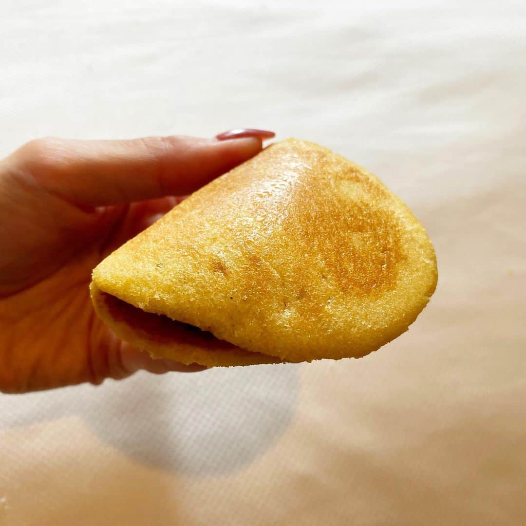 とぎもちさんのインスタグラム写真 - (とぎもちInstagram)「. 【沖縄 🇯🇵 오키나와】  黒船の沖縄限定商品 （リウボウ限定）  ・琉球どーら ・VIAどーら ・黒糖カステラ  沖縄でしか買えない この3種お土産にめちゃくちゃおすすめ！！  安定の黒船さんの商品で 美味しさは間違いなし！！  柔らかい生地ね どら焼き的な感じ 美味しかった 🤤💓  #黒船 #黒船デパートリウボウ #リウボウ #沖縄リウボウ #黒船沖縄限定 沖縄 #沖縄土産 #琉球どーら #viaどーら #黒糖カステラ #沖縄黒糖カステラ #쿠로후네 #오키나와 #とぎもち黒船 #とぎもち黒糖カステラ #とぎもち沖縄限定 #とぎもち沖縄土産 #とぎもち琉球どーら #とぎもちどら焼き」8月10日 9時18分 - togistagram