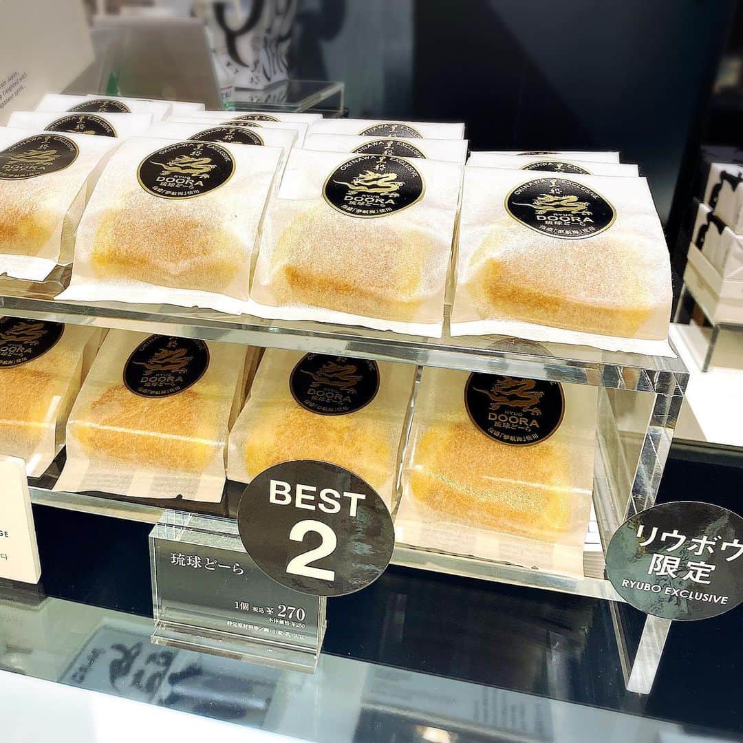 とぎもちさんのインスタグラム写真 - (とぎもちInstagram)「. 【沖縄 🇯🇵 오키나와】  黒船の沖縄限定商品 （リウボウ限定）  ・琉球どーら ・VIAどーら ・黒糖カステラ  沖縄でしか買えない この3種お土産にめちゃくちゃおすすめ！！  安定の黒船さんの商品で 美味しさは間違いなし！！  柔らかい生地ね どら焼き的な感じ 美味しかった 🤤💓  #黒船 #黒船デパートリウボウ #リウボウ #沖縄リウボウ #黒船沖縄限定 沖縄 #沖縄土産 #琉球どーら #viaどーら #黒糖カステラ #沖縄黒糖カステラ #쿠로후네 #오키나와 #とぎもち黒船 #とぎもち黒糖カステラ #とぎもち沖縄限定 #とぎもち沖縄土産 #とぎもち琉球どーら #とぎもちどら焼き」8月10日 9時18分 - togistagram