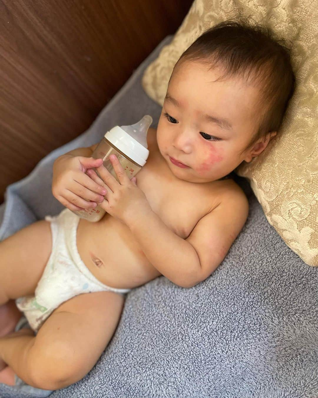 結子さんのインスタグラム写真 - (結子Instagram)「Happy 8 months Toa🎂 ただただ成長がはやい。 ◇マグでストローで飲めるように ◇1人飲みができるように ◇高速ハイハイ ◇犬と遊びたい ◇せんべい大好き ◇かれん大好き ◇3秒くらい立てるように #8ヶ月#息子#成長記録」8月10日 9時18分 - yuiko_yyy