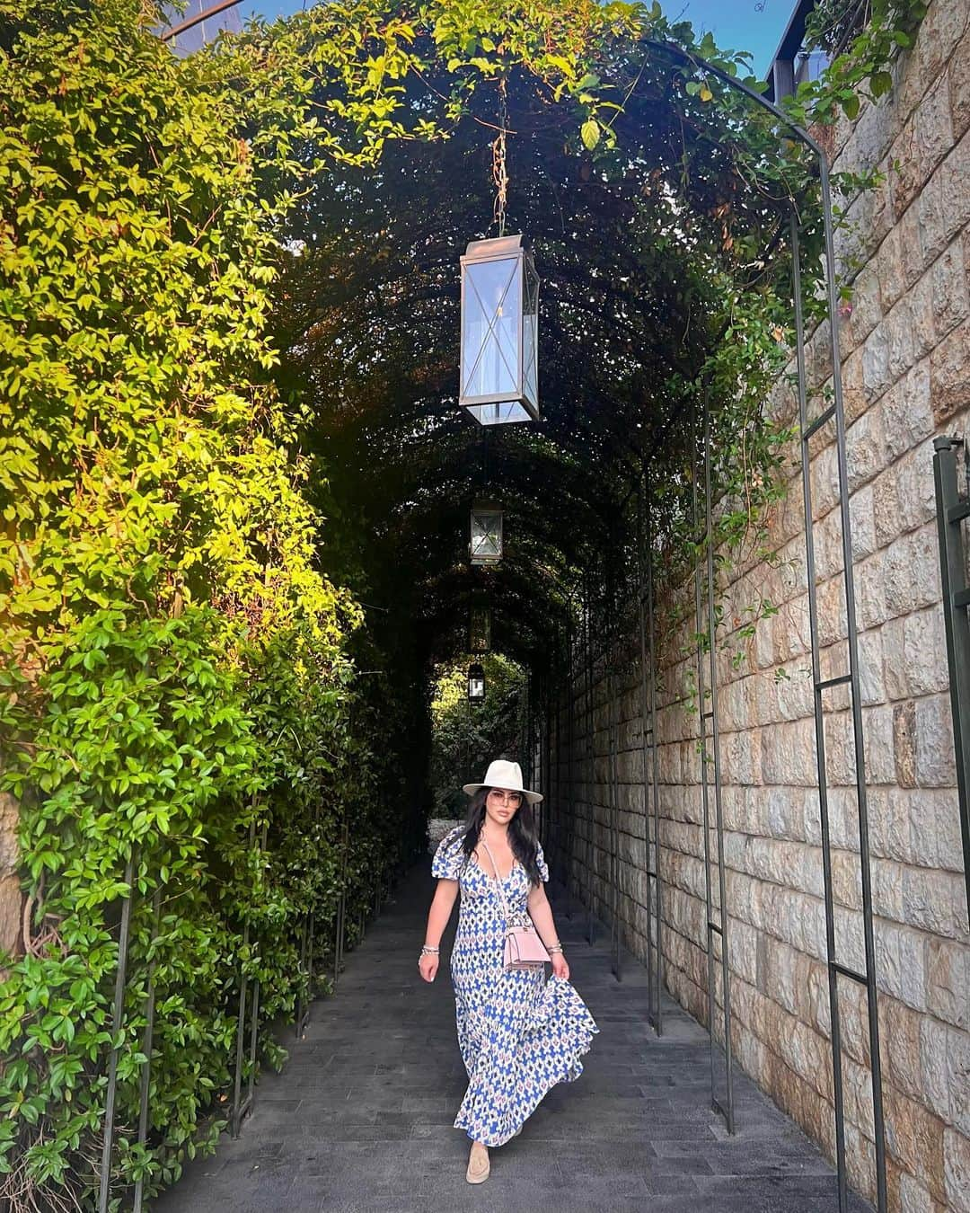 Hrush Achemyanさんのインスタグラム写真 - (Hrush AchemyanInstagram)「Exploring enchanting Lebanon, tracing my roots back to my grandmother's birthplace🇱🇧Funfact I was named after her 👵#RootsAndWanderlust #travel #lebanon」8月10日 9時38分 - styledbyhrush