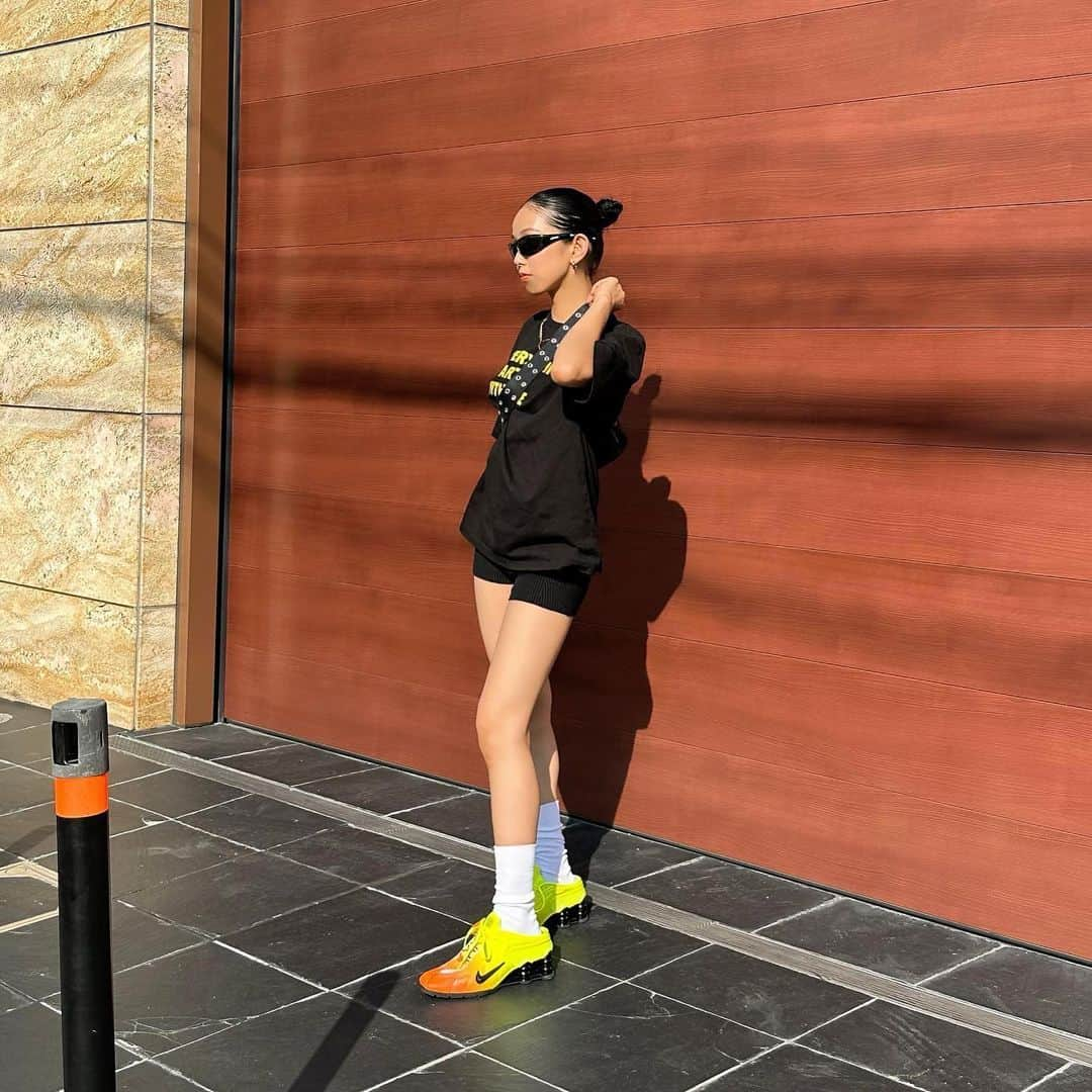 川本七海さんのインスタグラム写真 - (川本七海Instagram)「37℃🥵🥵🥵  tops @beedenofficial  shoes @nike @martine_rose  bag @bigotre_official」8月10日 9時54分 - namikawamoto