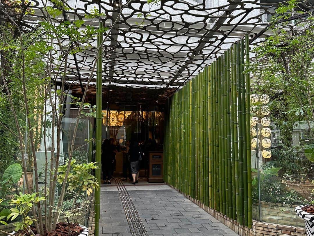 Fashion Headlineのインスタグラム：「グッチが表参道を舞台にバンブーバッグをフィーチャーした体験型イベント「GUCCI BAMBOO SUMMER」を開催  https://www.fashion-headline.com/article/272383  #GucciBambooSummer #GucciBamboo1947 #GucciOsteria」