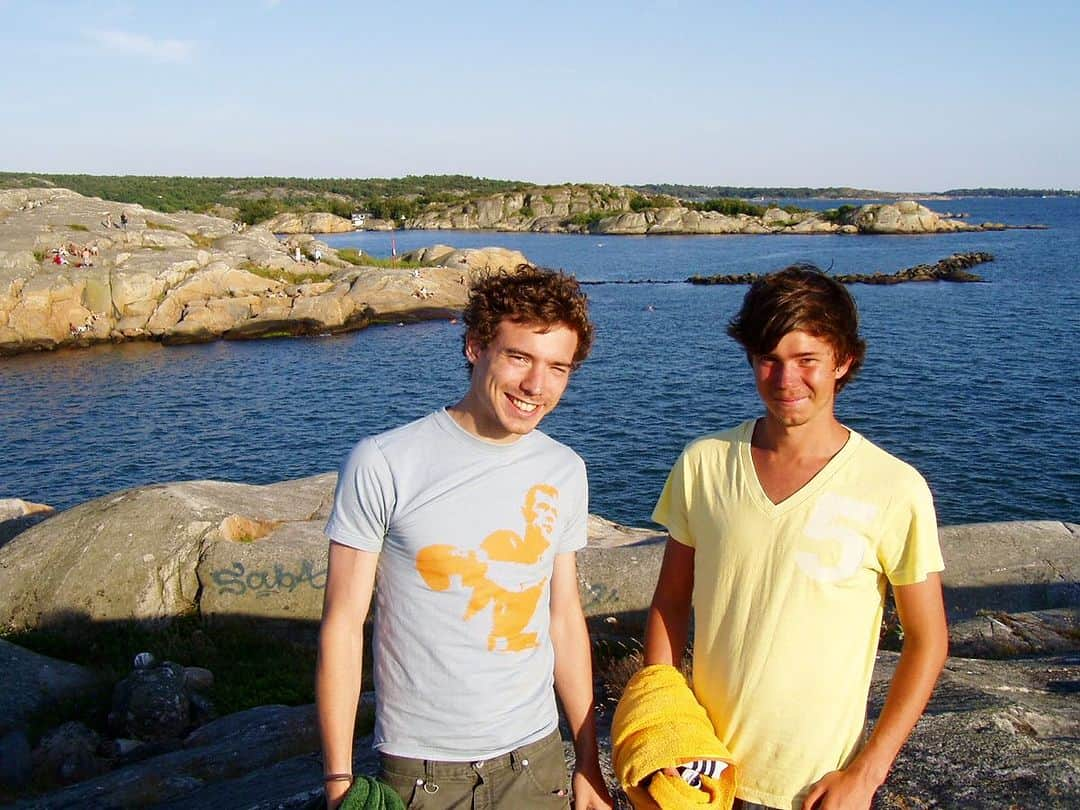 カジヒデキさんのインスタグラム写真 - (カジヒデキInstagram)「In Gothenburg, summer 2005. We swam in the sea between recordings. It was great fun!!  2005年の夏。ヨーテボリにて。  #fika #fikaなんで #airg #sato  #カジヒデキ #hird #gothenburg  #sweden #スウェーデン」8月10日 11時01分 - hideki_kaji