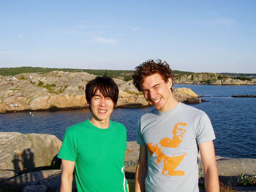 カジヒデキさんのインスタグラム写真 - (カジヒデキInstagram)「In Gothenburg, summer 2005. We swam in the sea between recordings. It was great fun!!  2005年の夏。ヨーテボリにて。  #fika #fikaなんで #airg #sato  #カジヒデキ #hird #gothenburg  #sweden #スウェーデン」8月10日 11時01分 - hideki_kaji