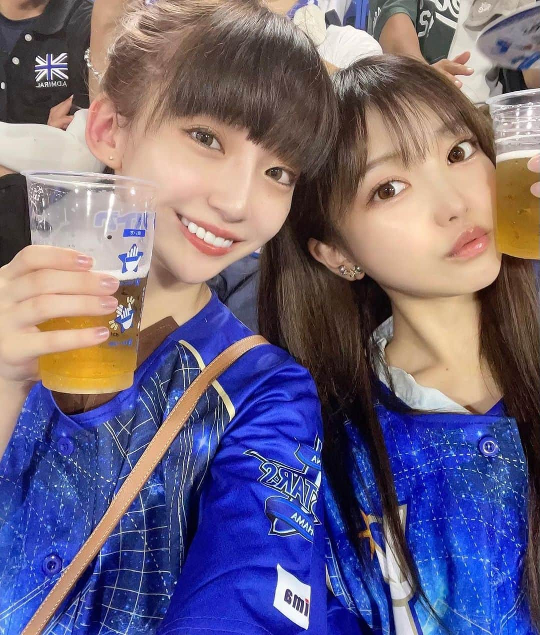 吉沢朱音さんのインスタグラム写真 - (吉沢朱音Instagram)「おはよう🍺 ビール全然苦手なんやけど雰囲気でいけた☺️笑 . 球場で野球観戦は数年ぶり。 誘ってくれた、ゆかに感謝です🙏✨ そして昨日は8月9日、野球の日でした(たまたま)⚾️ . 今日も頑張ろうねー！！！ . . . #野球 #野球観戦 #野球女子  #横浜スタジアム #baseball」8月10日 10時56分 - nesomagic72