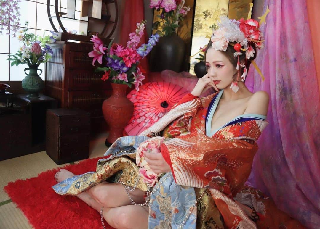 のインスタグラム：「花魁はすき？🫶 . . #花魁 #着物 #着物女子  #日本文化  #japaneseculture  #japanesefashion  #japanesemodel  #japanesegirl  #asiangirls  #model  #性感」