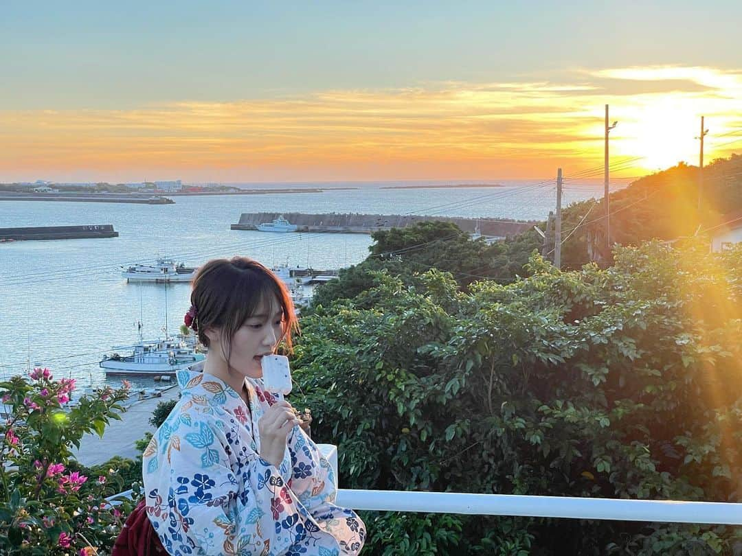 菅井友香さんのインスタグラム写真 - (菅井友香Instagram)「夏ですね☀️  暑い日が続いていますが、体調は大丈夫でしょうか？ 台風にもお気をつけくださいね。  今まで上げきれなかった 夏の思い出写真をアップしますね✨  #与論島  #卒業写真集 #大切なもの  #オフショット」8月10日 18時55分 - yuuka_sugai_official