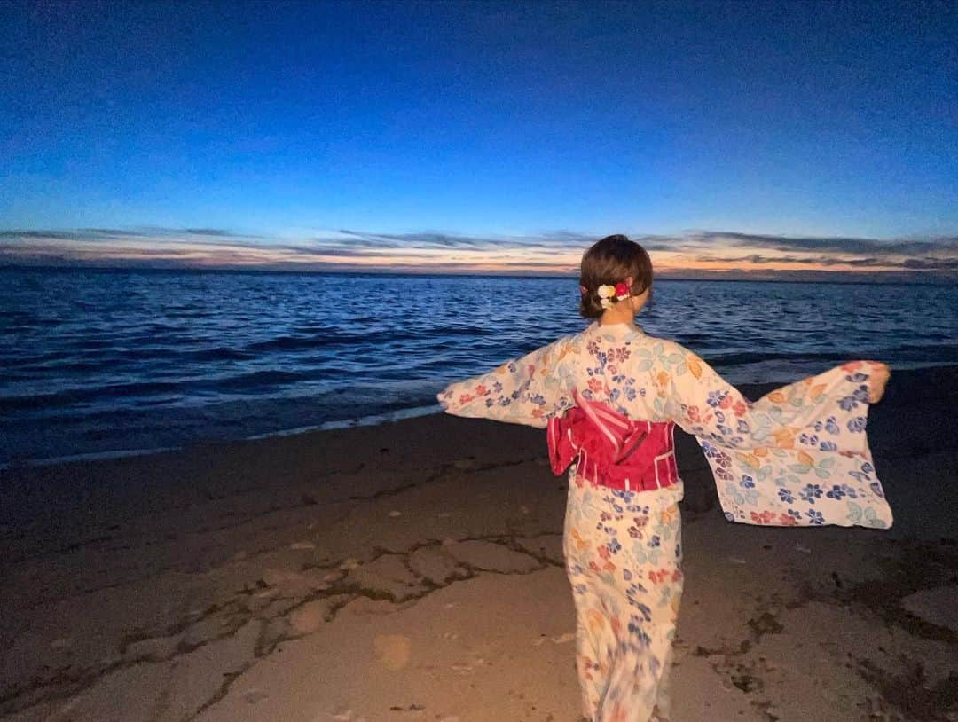 菅井友香さんのインスタグラム写真 - (菅井友香Instagram)「夏ですね☀️  暑い日が続いていますが、体調は大丈夫でしょうか？ 台風にもお気をつけくださいね。  今まで上げきれなかった 夏の思い出写真をアップしますね✨  #与論島  #卒業写真集 #大切なもの  #オフショット」8月10日 18時55分 - yuuka_sugai_official