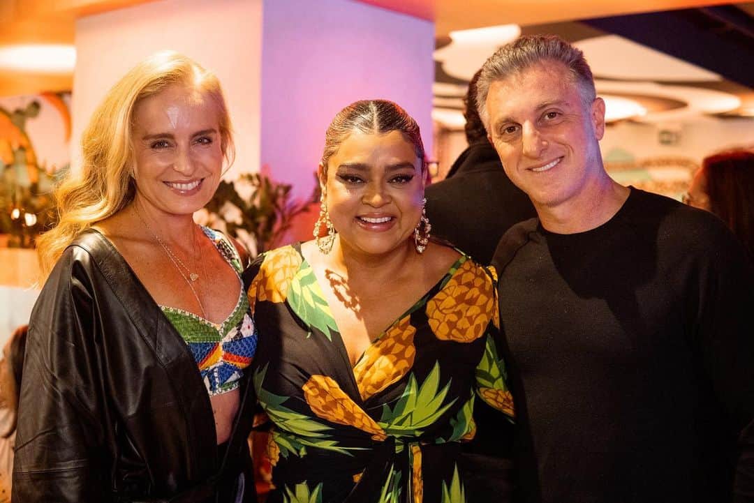 Preta Gilさんのインスタグラム写真 - (Preta GilInstagram)「Aí como fui feliz! Pense numa energia gigante de cura e amizade! Sem dúvidas, a melhor festa da vida! #Preta49  Fotos: @gee.eu」8月10日 22時08分 - pretagil