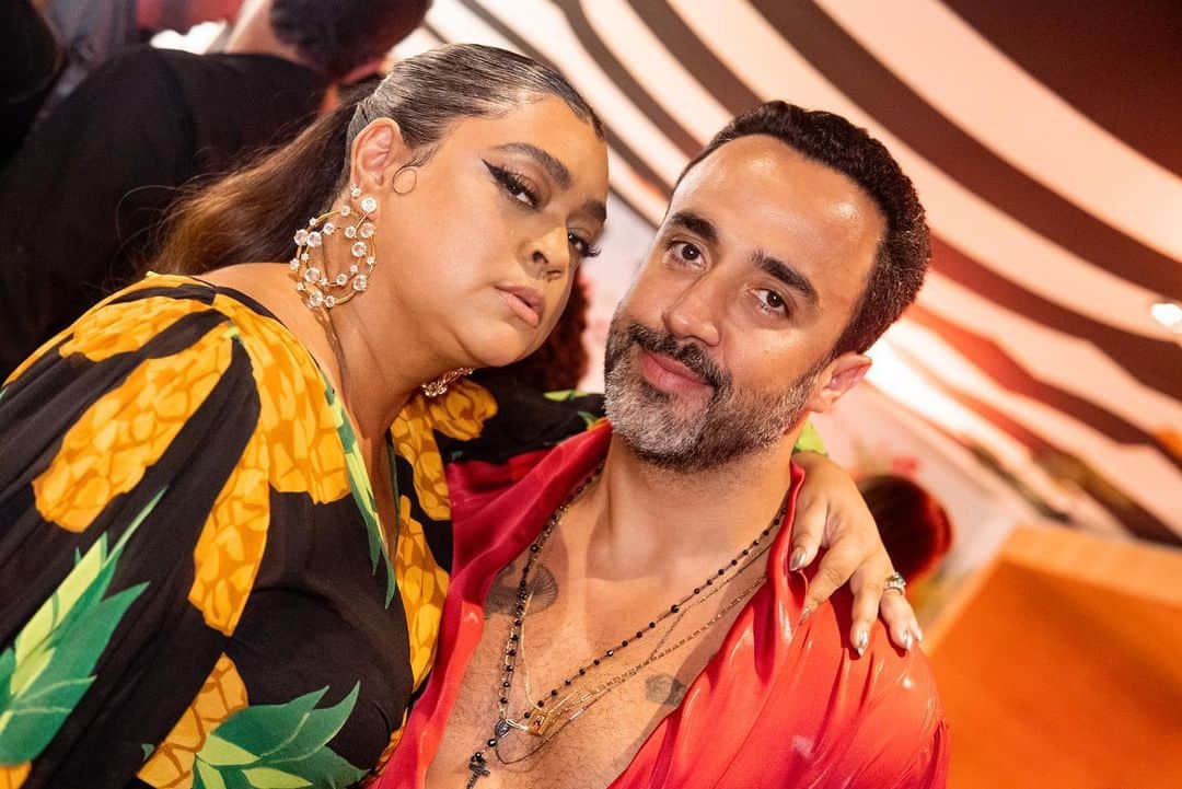 Preta Gilさんのインスタグラム写真 - (Preta GilInstagram)「Aí como fui feliz! Pense numa energia gigante de cura e amizade! Sem dúvidas, a melhor festa da vida! #Preta49  Fotos: @gee.eu」8月10日 22時08分 - pretagil