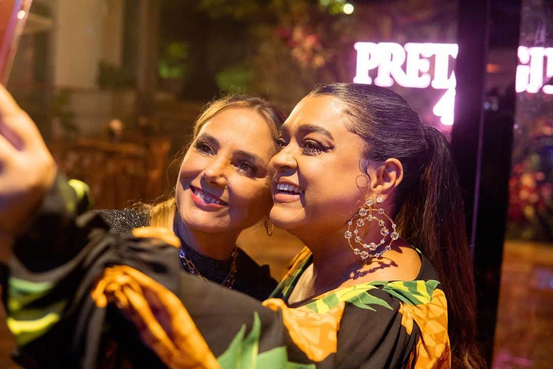 Preta Gilさんのインスタグラム写真 - (Preta GilInstagram)「Aí como fui feliz! Pense numa energia gigante de cura e amizade! Sem dúvidas, a melhor festa da vida! #Preta49  Fotos: @gee.eu」8月10日 22時08分 - pretagil