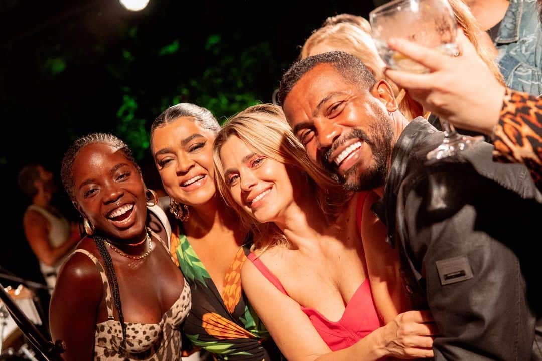 Preta Gilさんのインスタグラム写真 - (Preta GilInstagram)「Aí como fui feliz! Pense numa energia gigante de cura e amizade! Sem dúvidas, a melhor festa da vida! #Preta49  Fotos: @gee.eu」8月10日 22時08分 - pretagil