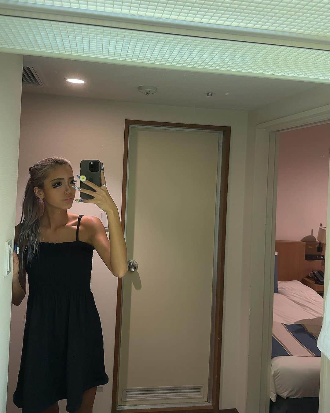 ちみれなのインスタグラム：「オールバックだった日👩🏽‍🦲 こうやって見るとれおくん小さすぎる」