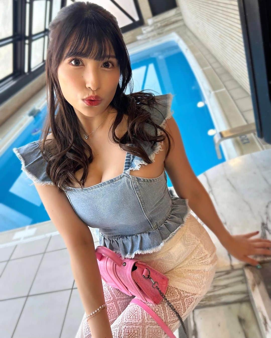 早川瑞希さんのインスタグラム写真 - (早川瑞希Instagram)「海とプール行けて 今年の夏も満足できました！笑 みんなは夏したかな☺️？ ⛱️🌻🍉 . . #撮影 #av #例のプール #若宮はずき #秋まだかなあ」8月10日 20時40分 - wakamiyahazuki