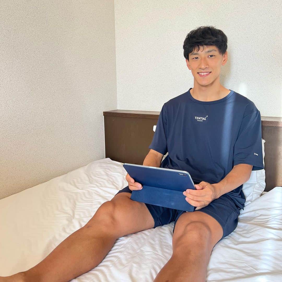 渡邊啓太のインスタグラム：「😴🕊️ ———  Thanks!! @tential  ———  BAKUNE Mesh を提供をしていただきました！  睡眠時のリカバリーウェアを 探していたのでとても嬉しいです^^  今回の野辺山合宿で 毎日寝る時に着用しています😴  かなりハードな合宿ですが 疲労と筋肉のハリも軽減されて 充実した毎日を過ごせています☀️  この時期に最適な着心地になっているし リカバリーウェアとしてぜひお試しを!!💤  —— #tential #テンシャル #PR #リカバリーウェア #BAKUNEMesh #BAKUNE」