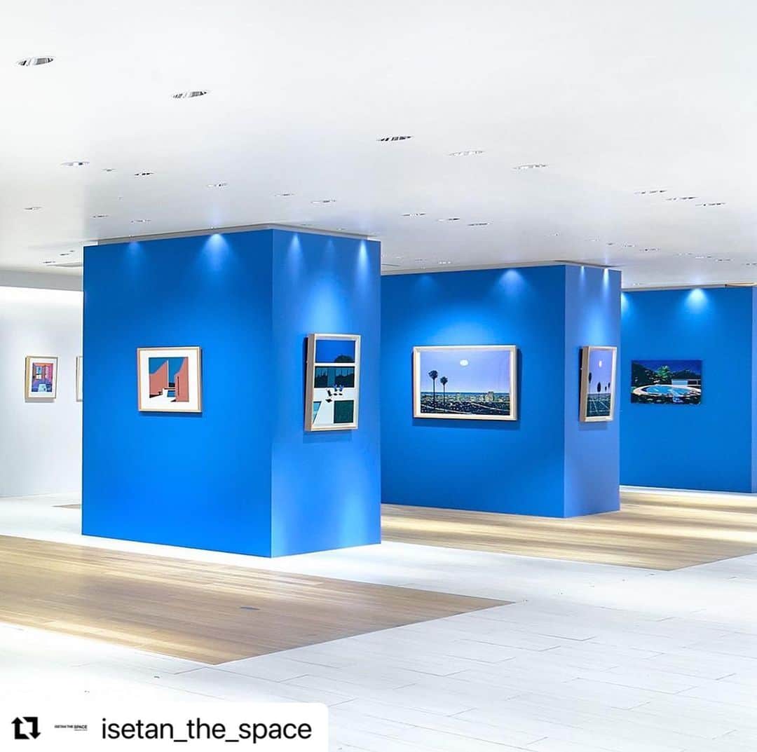永井博さんのインスタグラム写真 - (永井博Instagram)「#Repost @isetan_the_space with @use.repost ・・・ ㅤㅤㅤㅤㅤㅤㅤㅤㅤㅤㅤㅤㅤㅤㅤㅤㅤㅤㅤㅤㅤㅤㅤㅤㅤㅤ  Palm Street Songs - Hiroshi Nagai 〜8/28(mon)   40年以上にわたって日本のアート・イラストレーションシーンの第一線で活躍し、海外からも高い評価を得ている永井博氏の個展「Palm Street Songs」を、本館2F ISETAN THE SPACEにて開催中。  本展に向けて製作された新作から1980年代のアーカイブ作品まで、永井氏の時代ごとの違いを垣間見ることのできる原画作品約20点のほか、日本を代表するオーディオメーカーの一つであるオーディオテクニカのレコードプレーヤー「SOUND BURGER」とのコラボレーションモデル、奥多摩に醸造所を構えるクラフトビールメーカー「VERTERE」とのコラボラベルなど本展ならではの特別なアイテムもご紹介。  夏真っ盛りの8月に、永井氏の描くランドスケープをどうぞご覧ください。ㅤㅤㅤㅤㅤㅤㅤㅤㅤㅤㅤㅤㅤㅤㅤㅤㅤㅤㅤㅤㅤㅤㅤㅤㅤㅤ ㅤㅤㅤㅤㅤㅤㅤㅤㅤㅤㅤㅤㅤ  We are pleased to present "Palm Street Songs", a solo exhibition of Hiroshi Nagai, who has been at the forefront of the Japanese art and illustration scene for over 40 years. ㅤㅤㅤㅤㅤㅤㅤㅤㅤㅤㅤㅤㅤ ㅤㅤㅤㅤㅤㅤㅤㅤㅤㅤㅤㅤㅤ The exhibition will feature approximately 20 original artwfrom the 1980s, which show the differences in Nagai's work from one era to the next.ㅤㅤㅤㅤㅤㅤㅤㅤㅤㅤㅤㅤㅤ ㅤㅤㅤㅤㅤㅤㅤㅤㅤㅤㅤㅤㅤ Also, we will be releasing a collaborative model with one of Japan's leading audio manufacturers, Audio-Technica's SOUND BURGER record player, and art label beer from Okutama craft brewer VERTERE. ㅤㅤㅤㅤㅤㅤㅤㅤㅤㅤㅤㅤㅤ ㅤㅤㅤㅤㅤㅤㅤㅤㅤㅤㅤㅤㅤ Please enjoy Hiroshi Nagai's landscape works that suit August, the height of summer.  ㅤㅤㅤㅤㅤㅤㅤㅤㅤㅤㅤㅤㅤ#永井博 #hiroshinagai #palmstreetsongs #isetanthespeace #painting #landscape #art #audiotechnica #soundburger #vertere #isetan #shinjuku #tokyo」8月10日 20時49分 - hiroshipenguinjoe