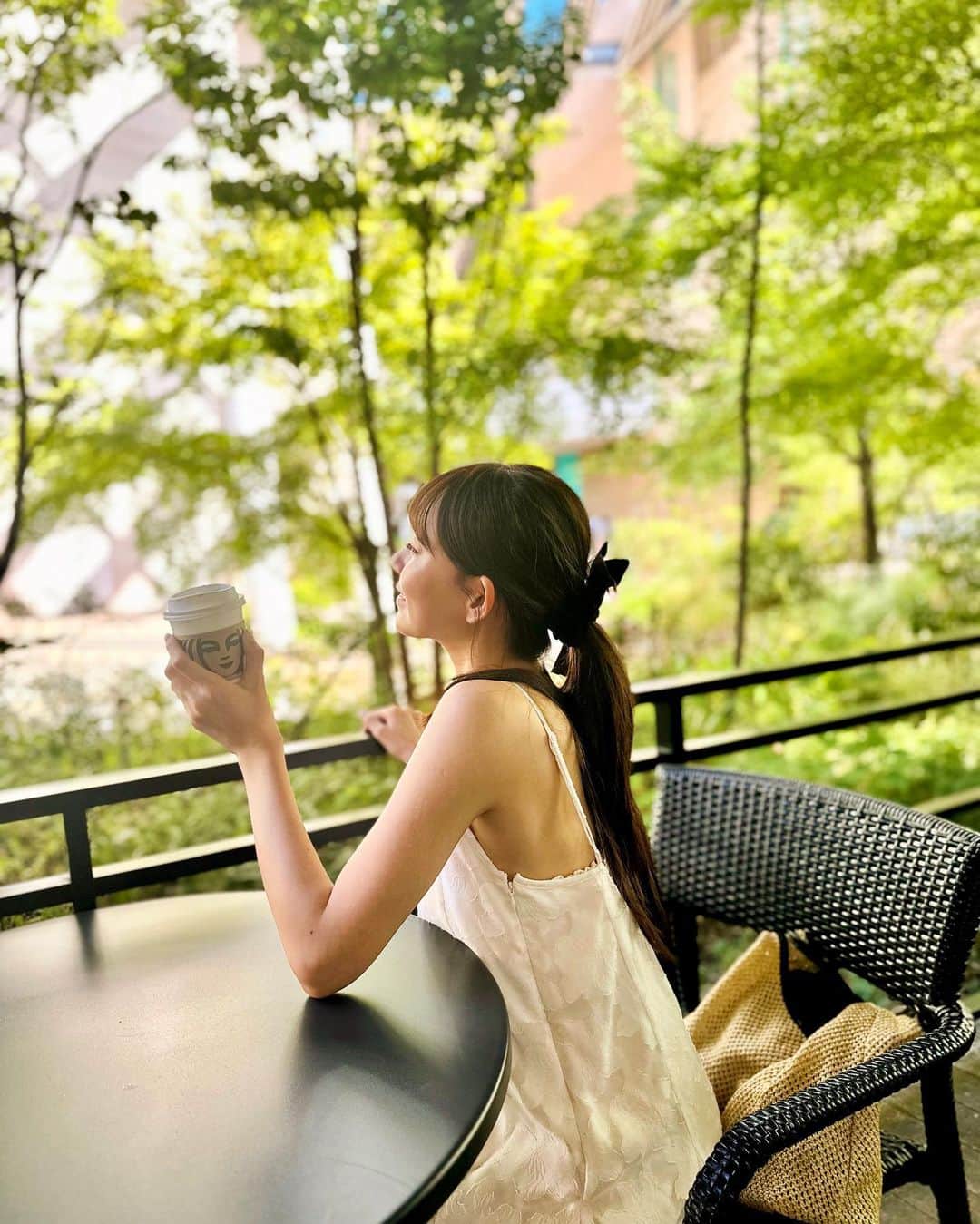 渡辺美優紀さんのインスタグラム写真 - (渡辺美優紀Instagram)「. 母とデート☕️ . #cafe #カフェ #ままとおでかけ #キラキラネイル #nails」8月10日 20時59分 - miyukichan919