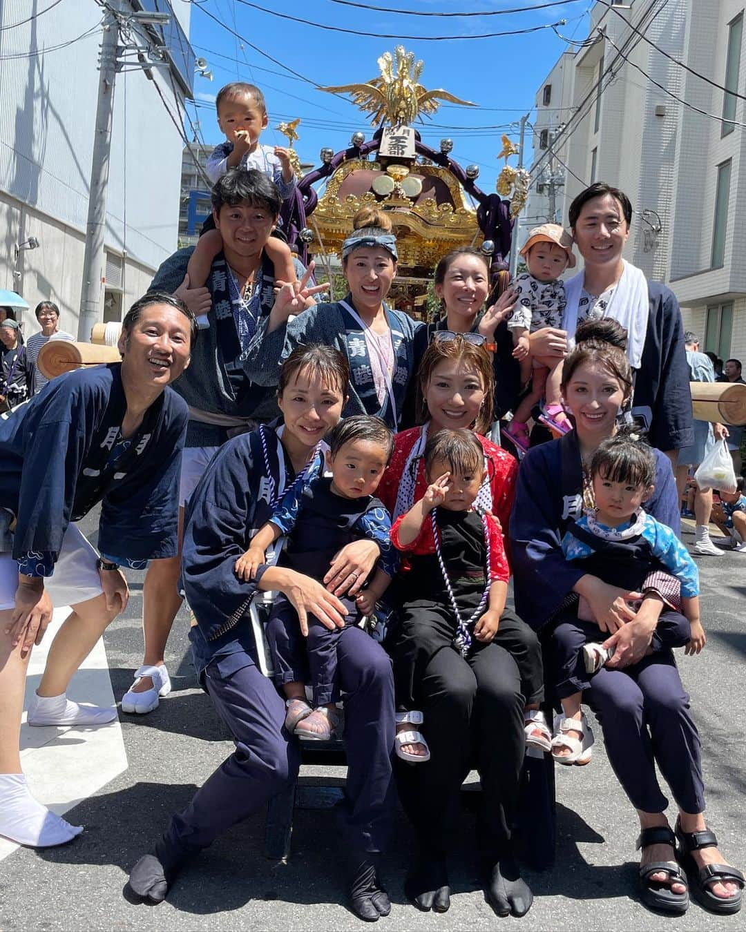 菊池沙都さんのインスタグラム写真 - (菊池沙都Instagram)「住吉神社例大祭その２🌻  最強に可愛かったKids🥹❤️ 癒された〜🥰🥰🥰  #お祭り#子供神輿 #住吉神社例大祭 #住吉神社例祭 #八角#本社神輿#青睦会 #月島#月島祭り#月島一之部 #お祭り」8月10日 21時00分 - satochin30